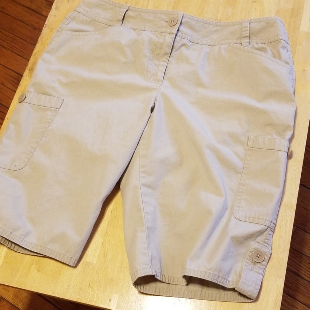 Loft Ann Taylor  Short for women size 8